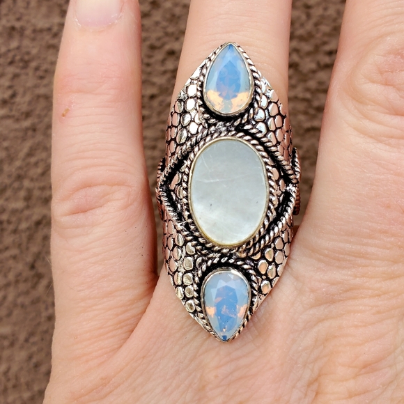 New Mother of Pearl & Milky Opal 925 Silver Statement Ring. - Picture 14 of 16